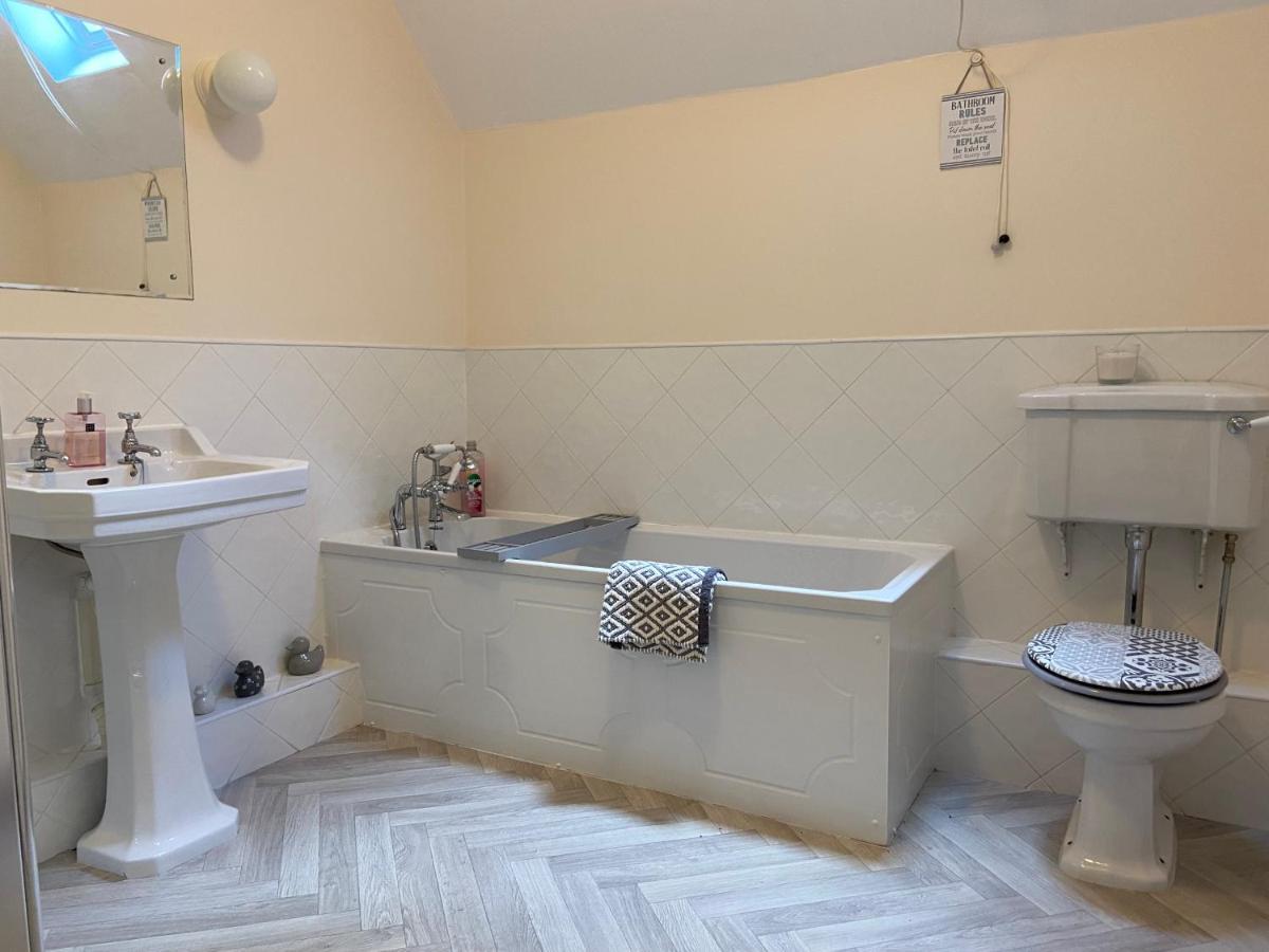 Fabulous 2 Bedroom House Just Outside Edinburgh Auchendinny Exterior photo
